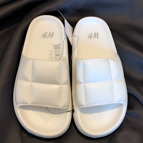 H&M pool slides NWT size 6-7 - Picture 1 of 5